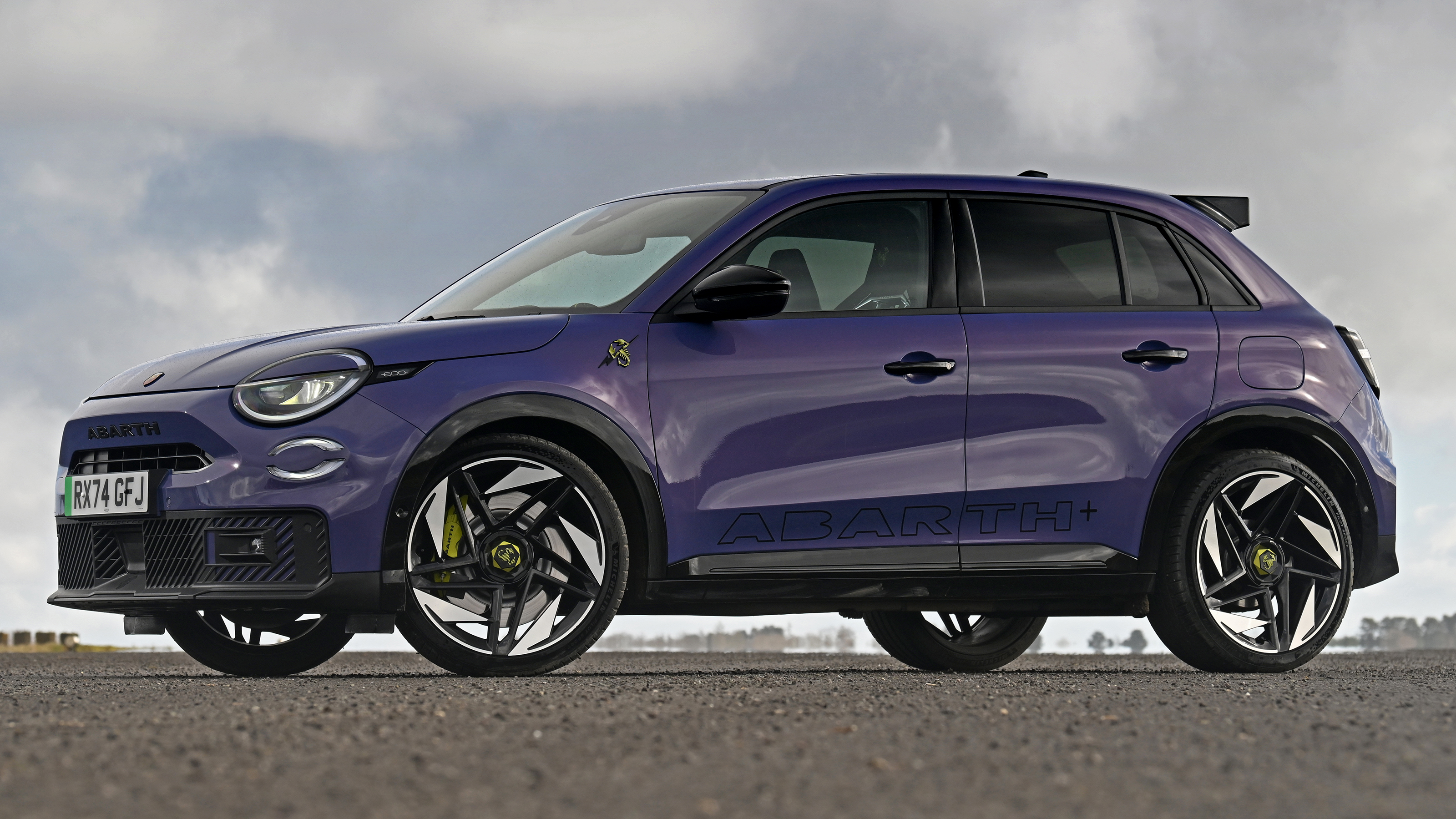 Abarth 600e - static front angled