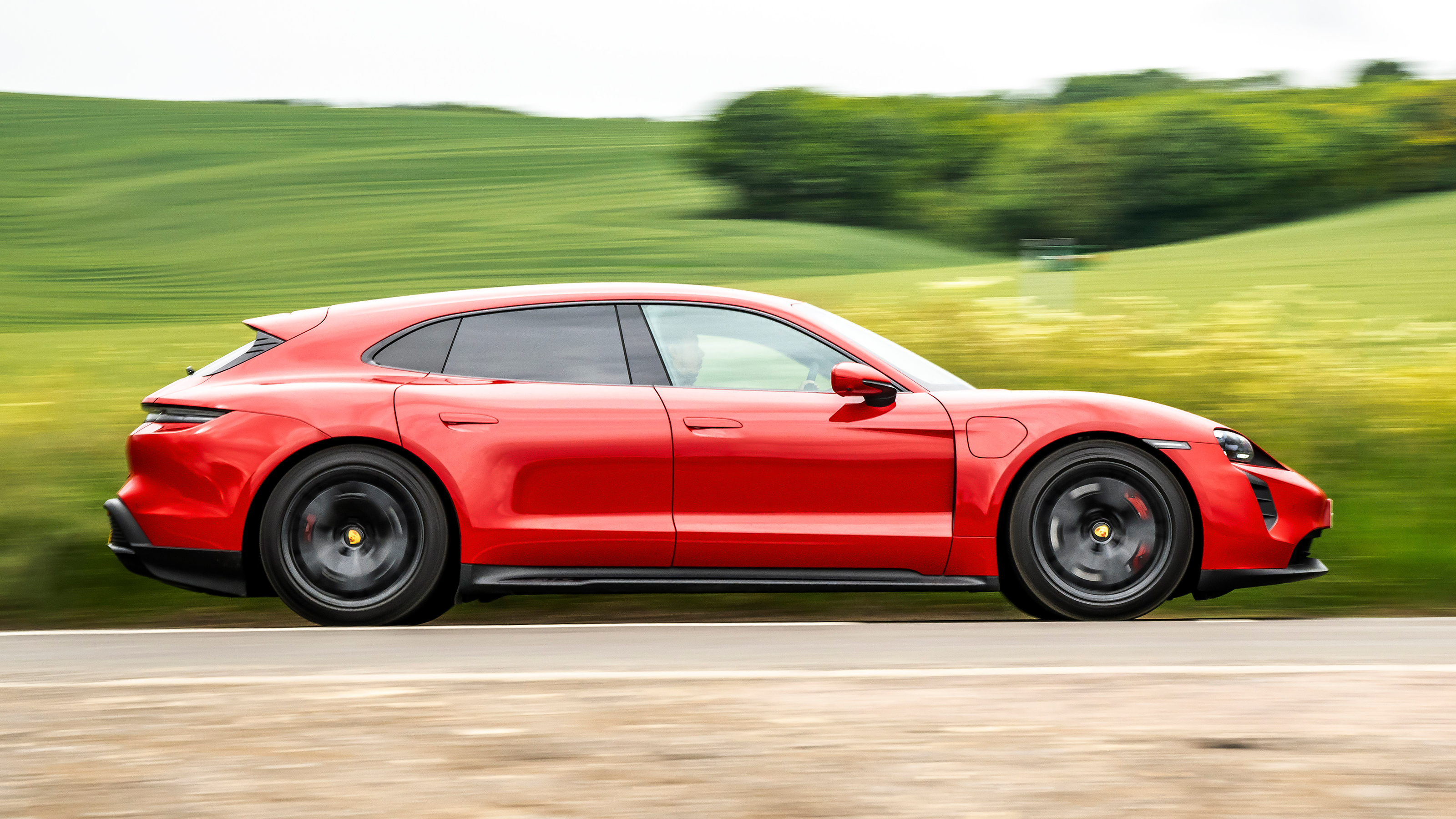 Porsche Taycan Sport Tursimo - side