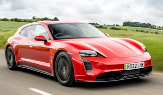 Porsche Taycan Sport Tursimo - front dynamic